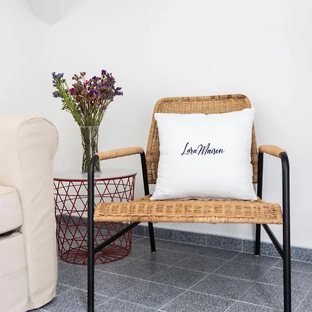 Lara Maison شقة أكيارولي